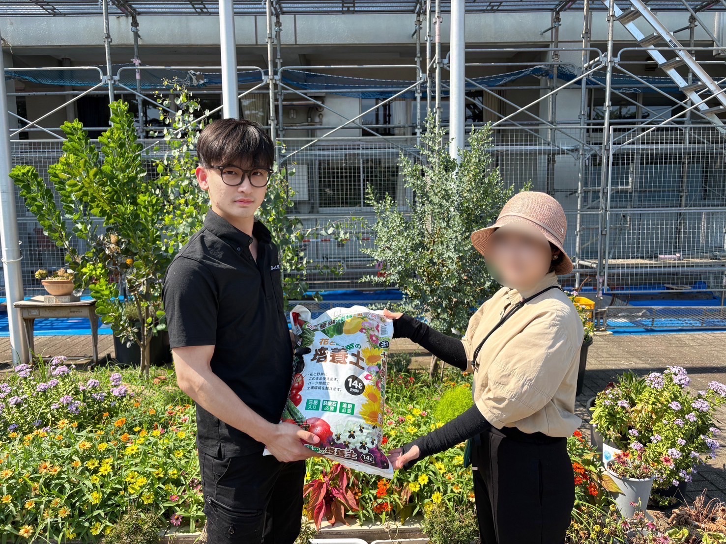 中学校緑化活動1