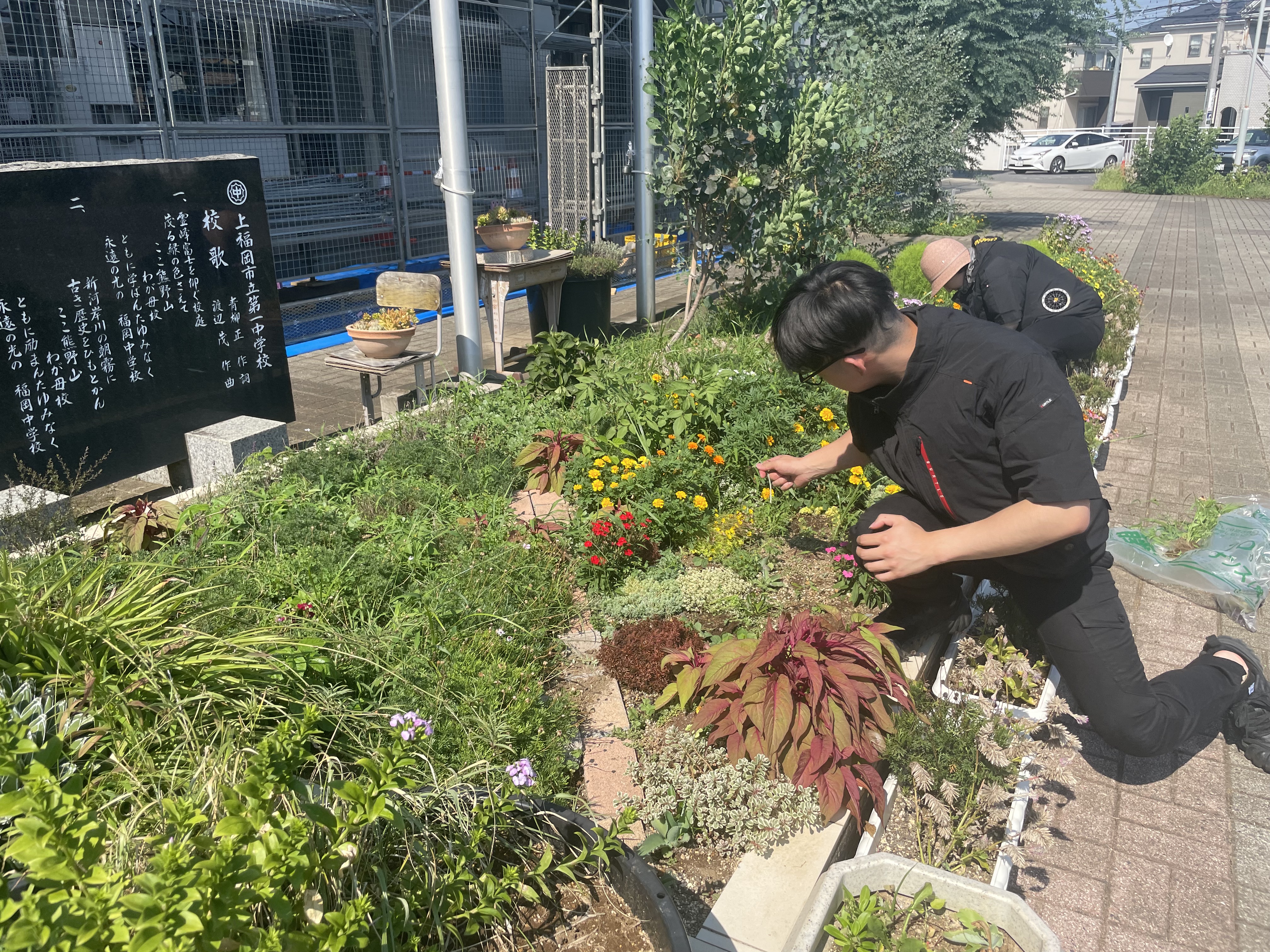 中学校緑化活動2